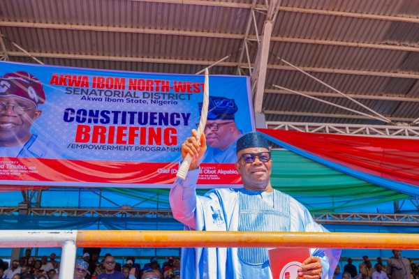 Akpabio Gives Out N2bn Cash Grants, Vehicles, Equipment, Scholarships to Constituents
