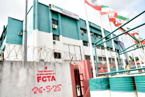 Wike’s Men ‘Shun’ Tinubu’s Directive As PDP Headquarters Remain Under Lock And Key
