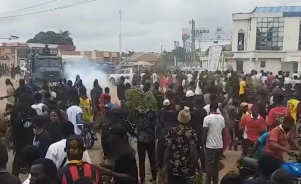 Police fire tear gas at residents protesting killings in Benue