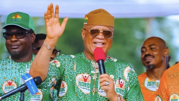 Finally, Akwa Ibom Governor Umo Eno defects to APC