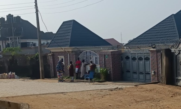 40 gunmen raid popular Abuja estate, machete guards, rob residents